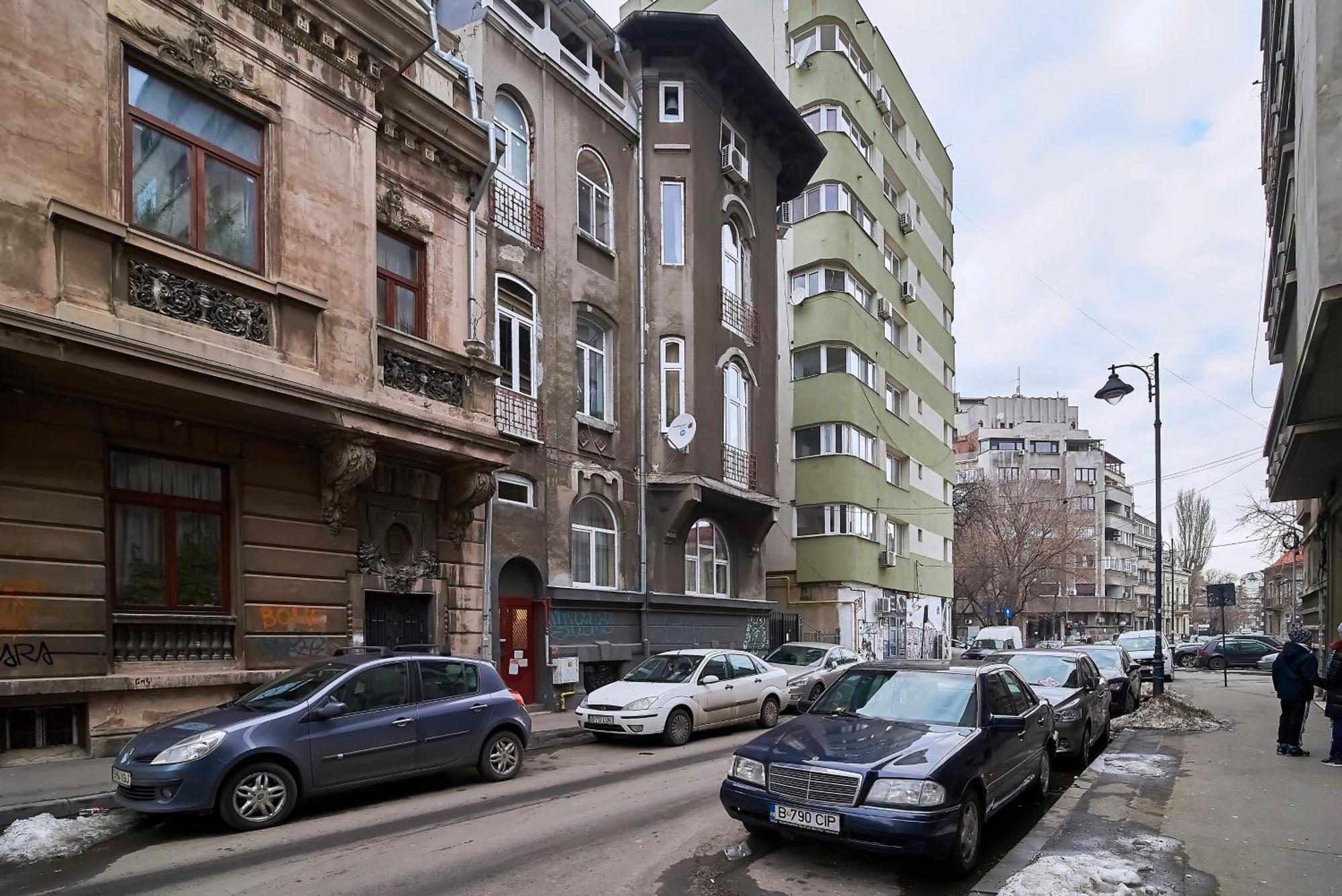 Downtown Home With Terrace By Urbanesq Бухарест Экстерьер фото